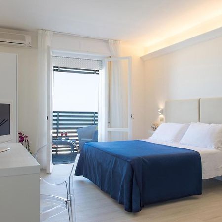 Kiss Beachfront Hotel & Restaurant Cervia Exterior foto