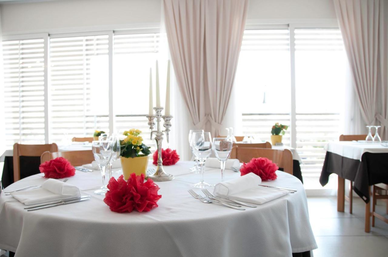 Kiss Beachfront Hotel & Restaurant Cervia Exterior foto