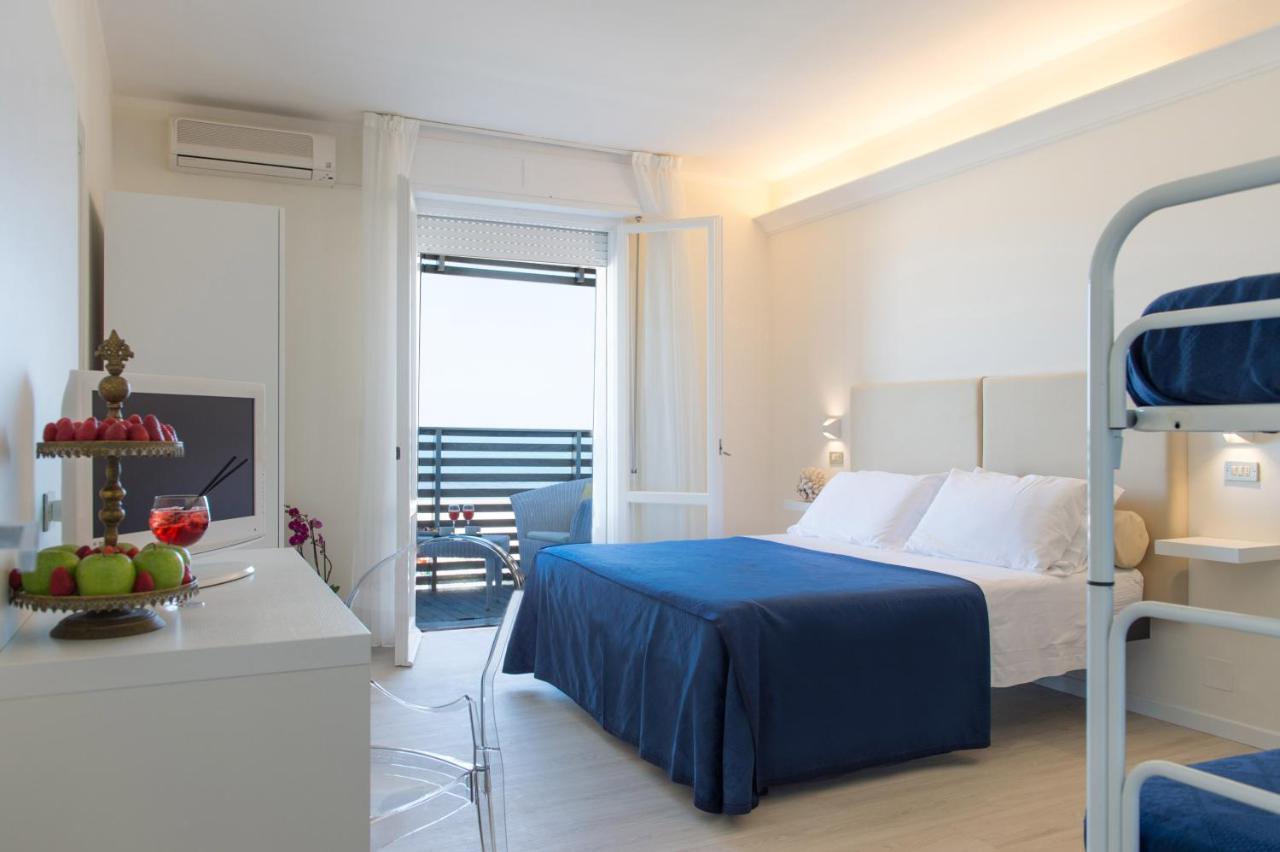Kiss Beachfront Hotel & Restaurant Cervia Exterior foto