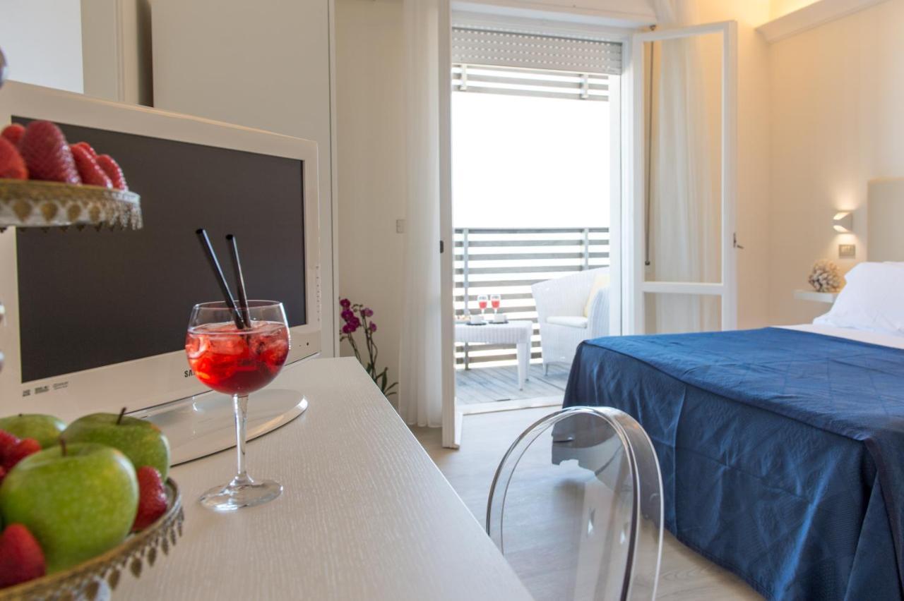 Kiss Beachfront Hotel & Restaurant Cervia Exterior foto