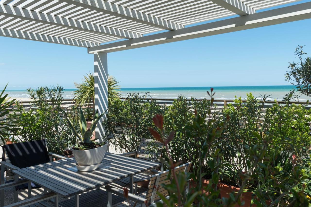 Kiss Beachfront Hotel & Restaurant Cervia Exterior foto