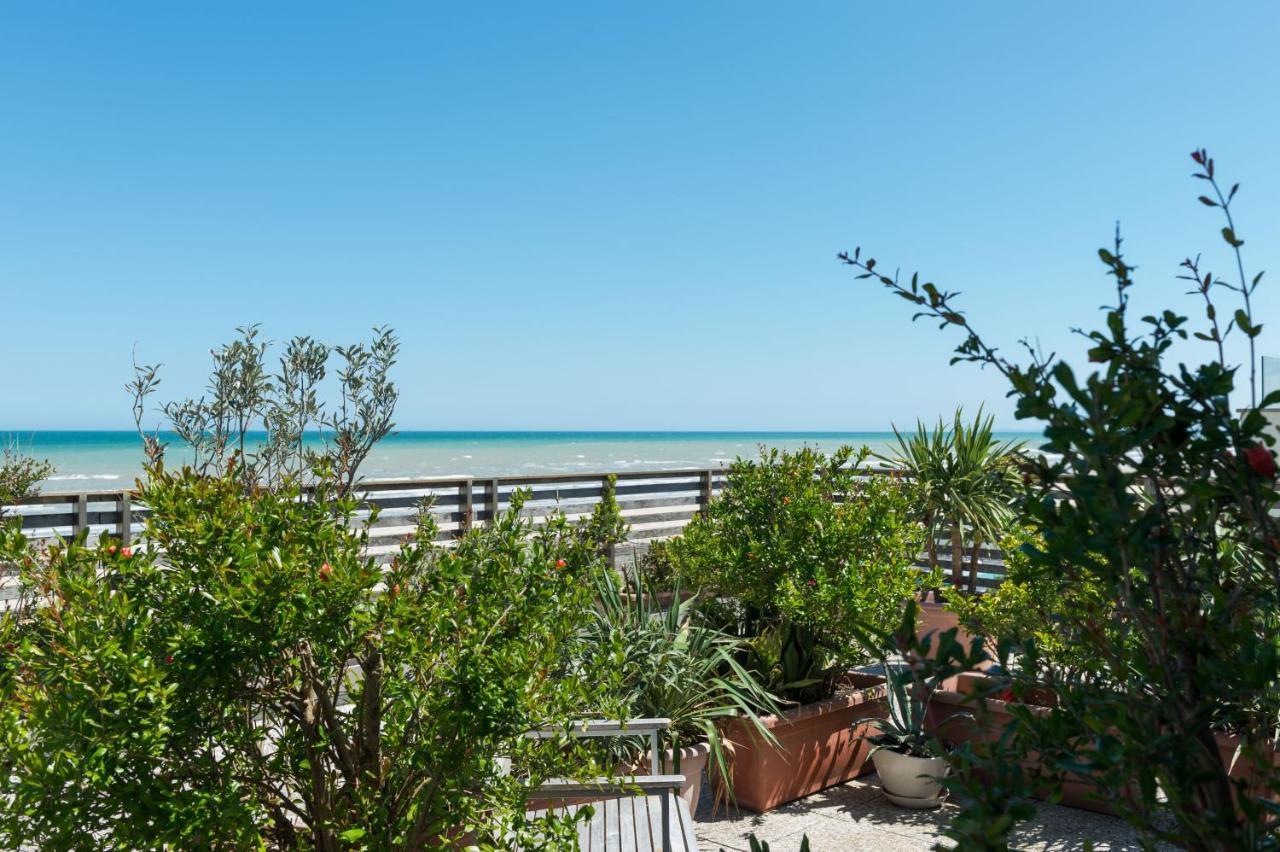 Kiss Beachfront Hotel & Restaurant Cervia Exterior foto