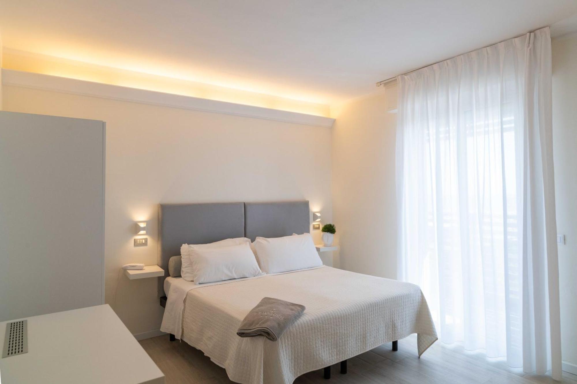 Kiss Beachfront Hotel & Restaurant Cervia Exterior foto