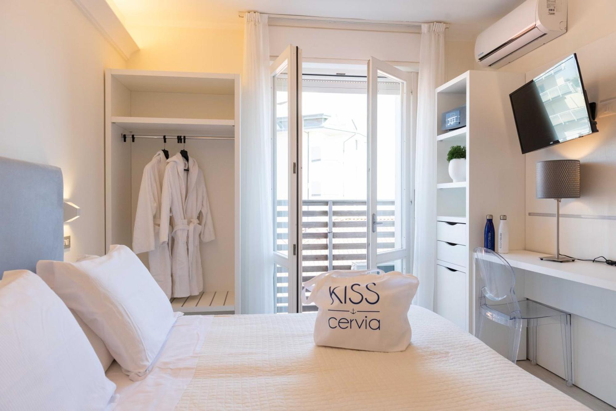 Kiss Beachfront Hotel & Restaurant Cervia Exterior foto