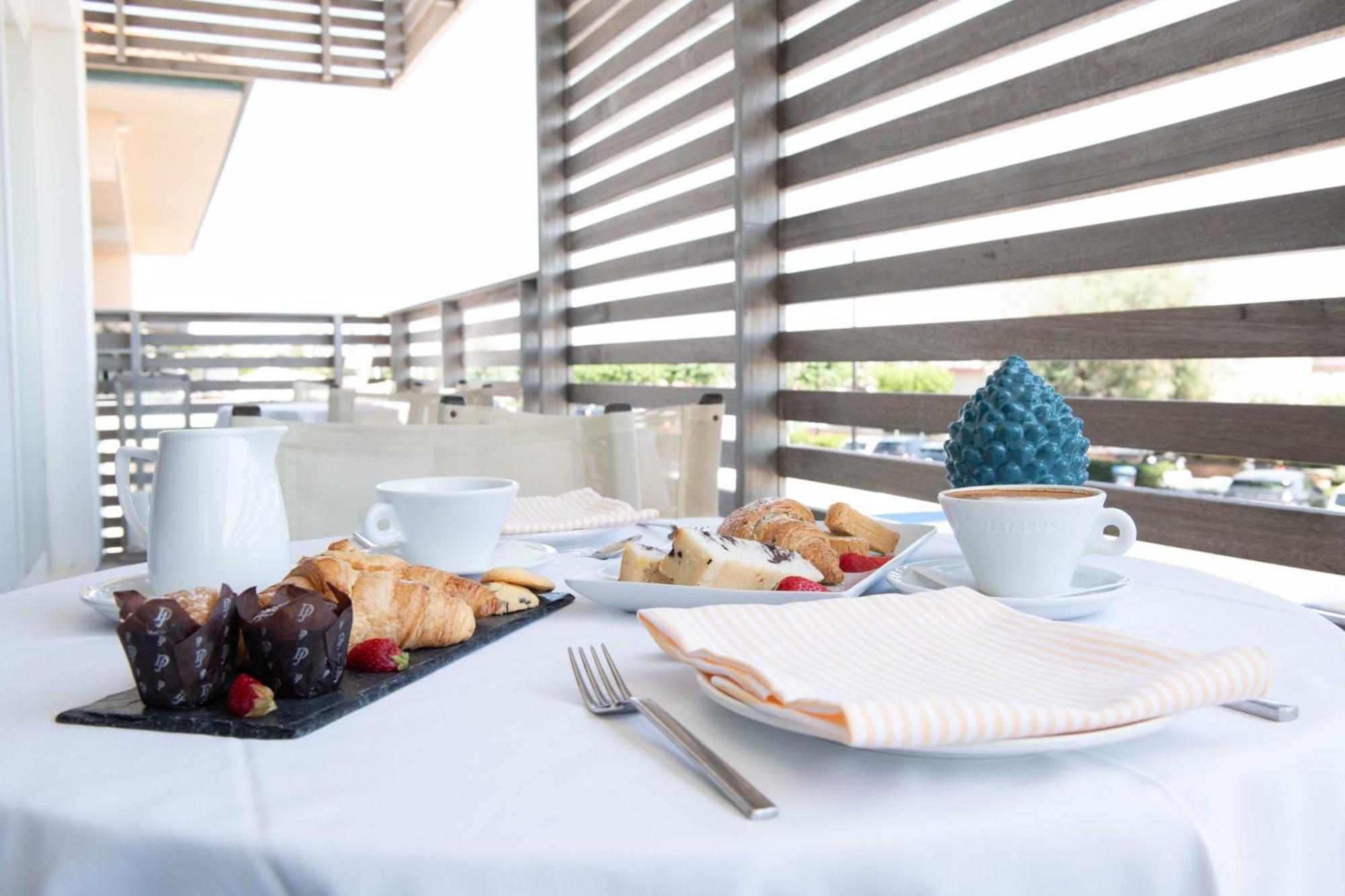 Kiss Beachfront Hotel & Restaurant Cervia Exterior foto