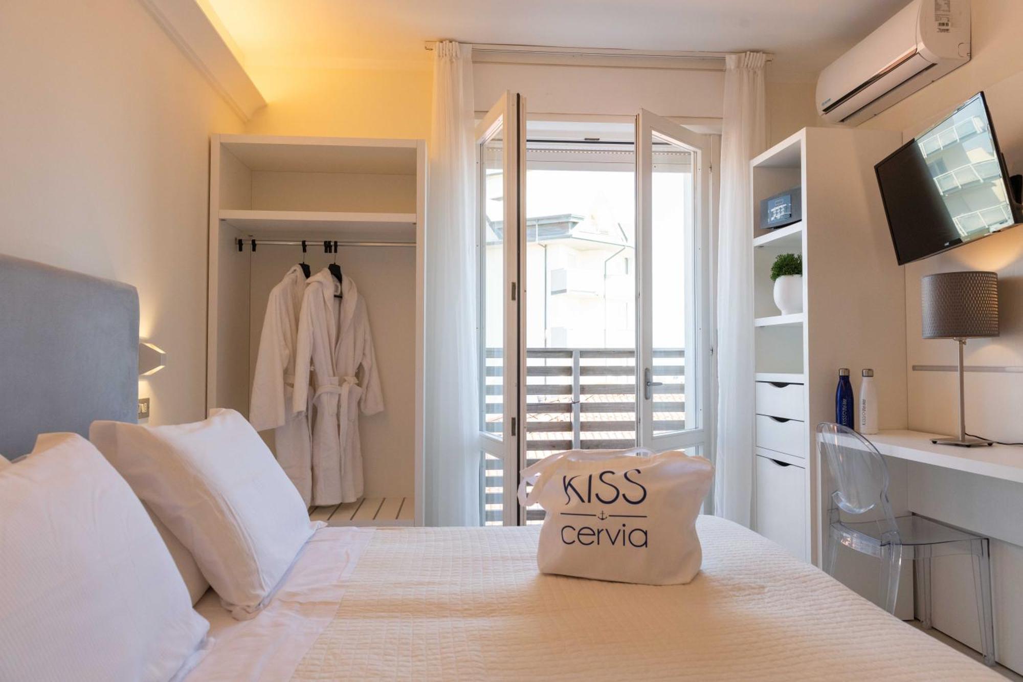 Kiss Beachfront Hotel & Restaurant Cervia Exterior foto