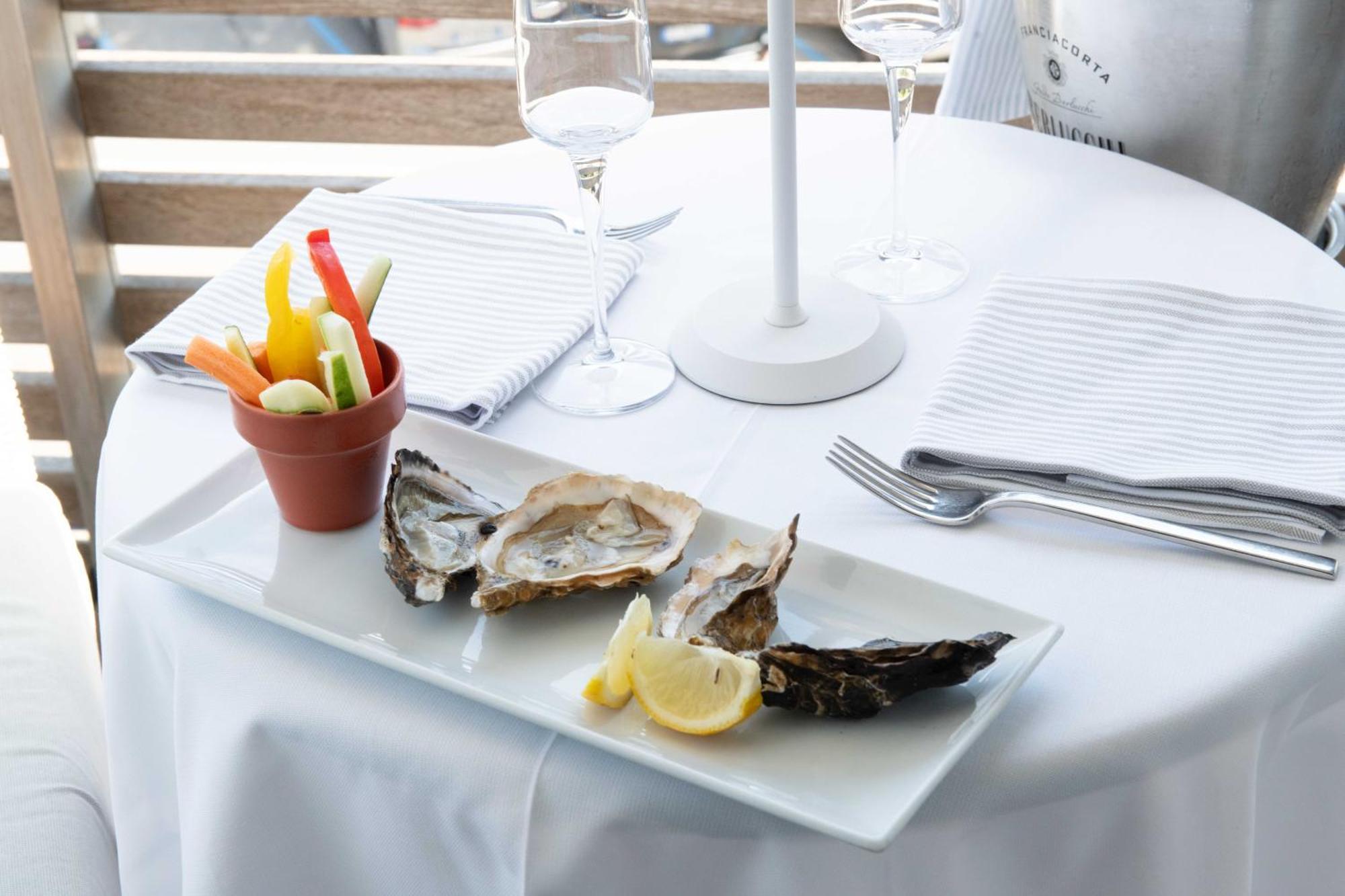 Kiss Beachfront Hotel & Restaurant Cervia Exterior foto