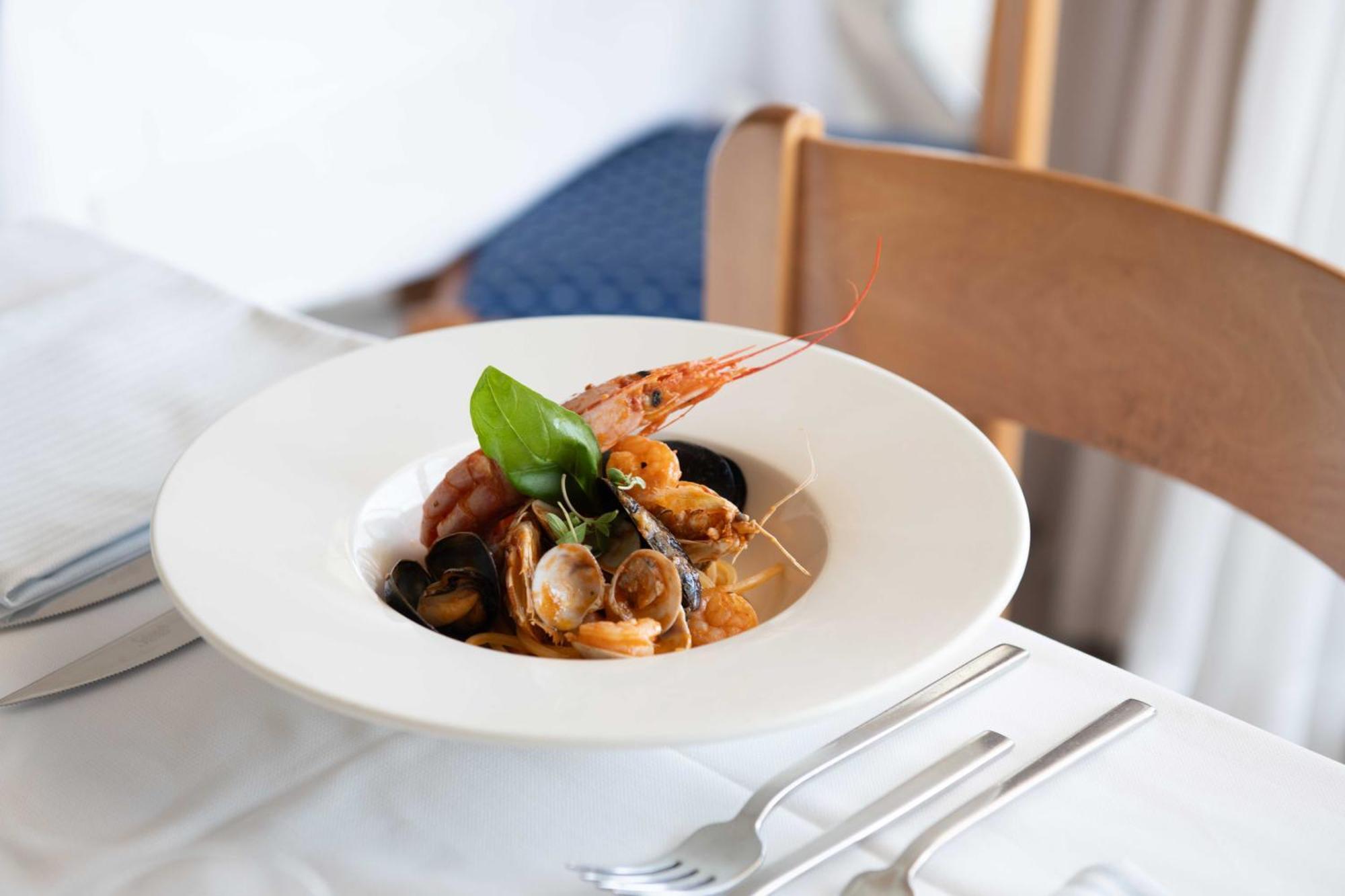 Kiss Beachfront Hotel & Restaurant Cervia Exterior foto