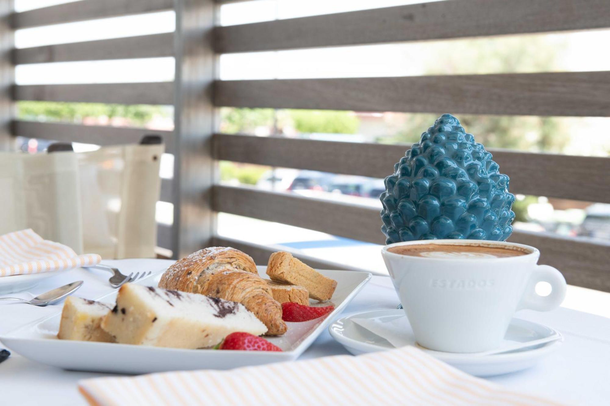 Kiss Beachfront Hotel & Restaurant Cervia Exterior foto