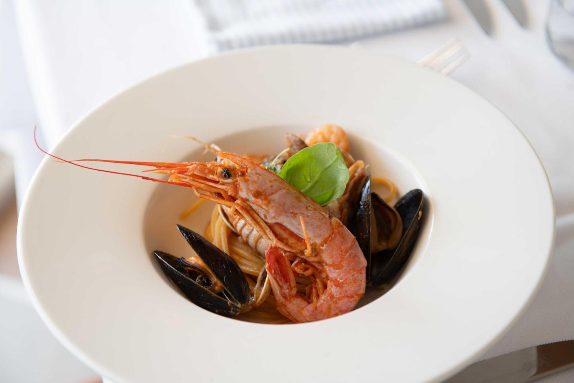 Kiss Beachfront Hotel & Restaurant Cervia Exterior foto